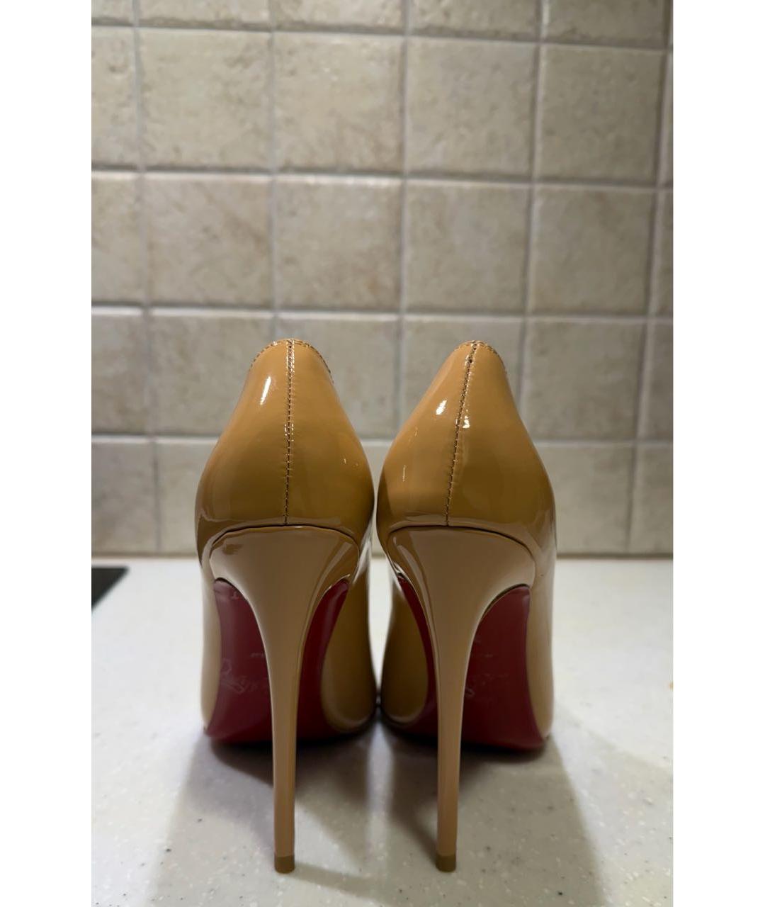 CHRISTIAN LOUBOUTIN Бежевые туфли из лакированной кожи, фото 4