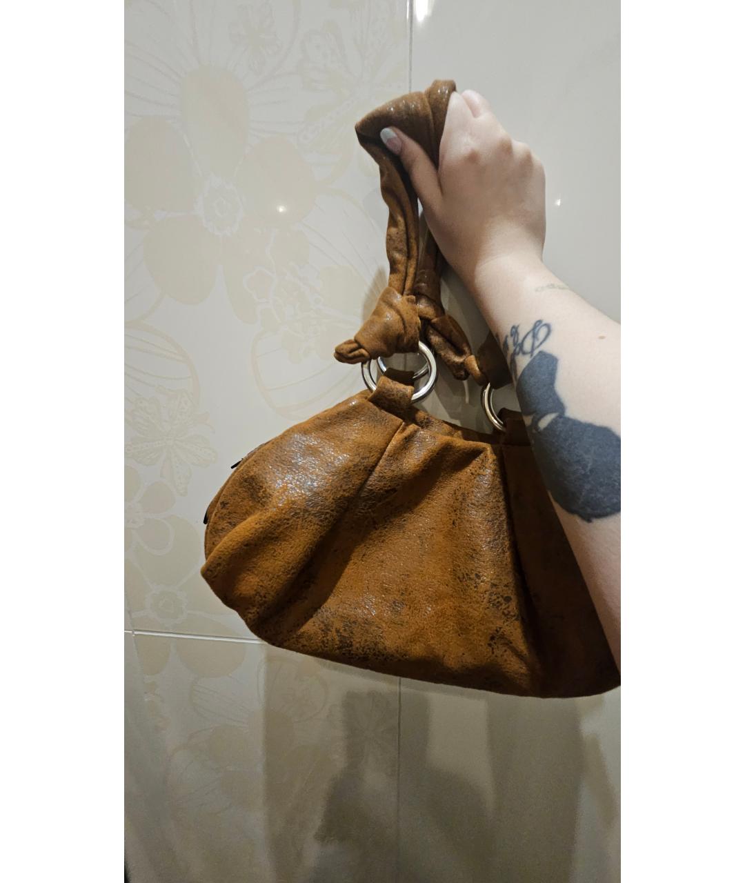 VIVIENNE WESTWOOD Коричневая кожаная сумка с короткими ручками, фото 3