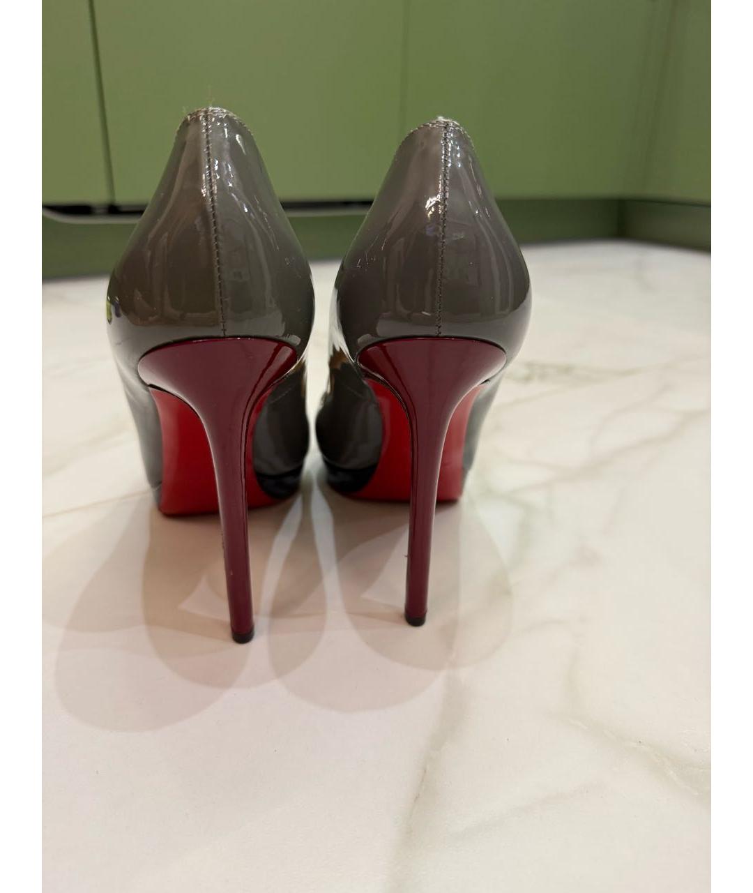 CHRISTIAN LOUBOUTIN Антрацитовые туфли из лакированной кожи, фото 4