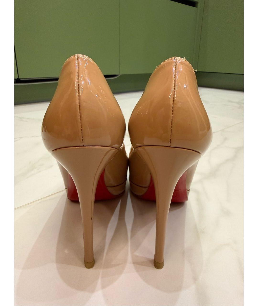CHRISTIAN LOUBOUTIN Бежевые туфли из лакированной кожи, фото 4
