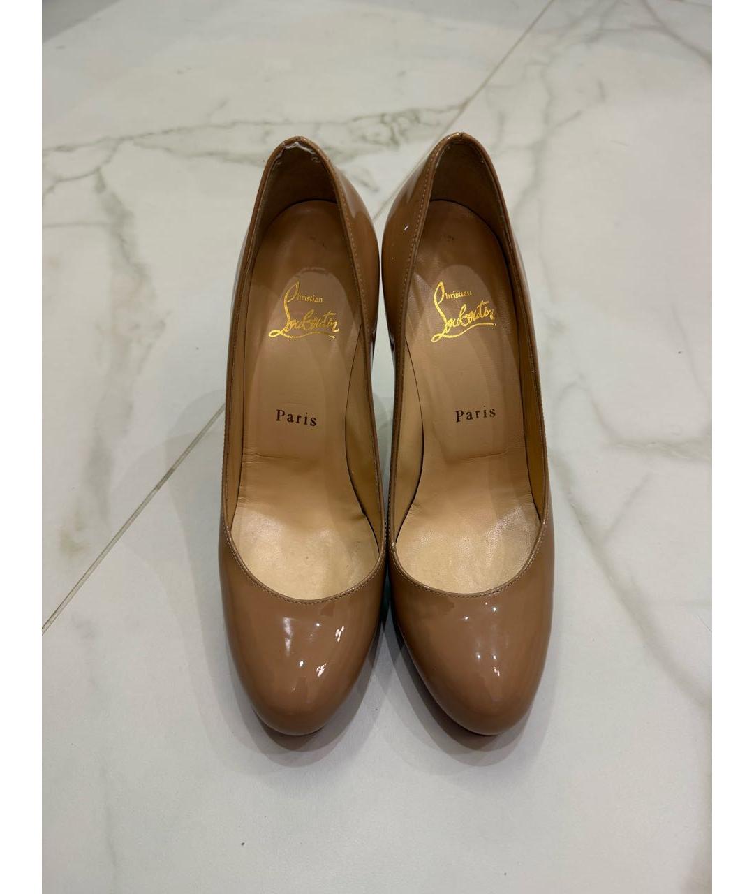 CHRISTIAN LOUBOUTIN Бежевые туфли из лакированной кожи, фото 2