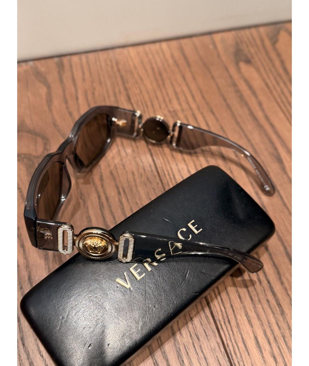 VERSACE Серые пластиковые солнцезащитные очки, фото 2