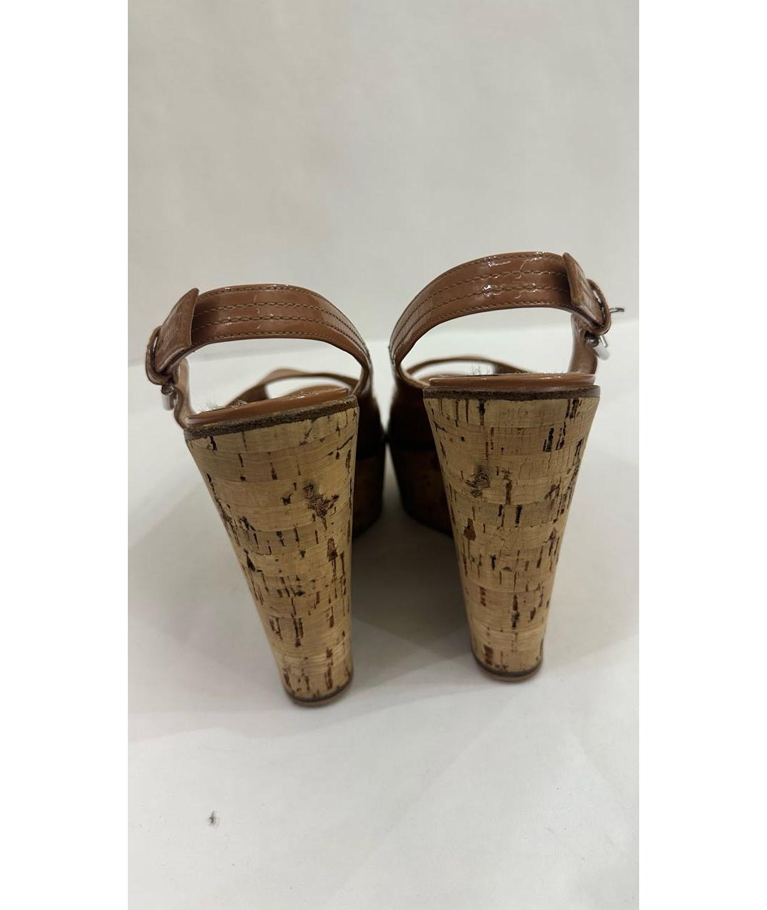 GIANVITO ROSSI Бежевые босоножки из лакированной кожи, фото 4