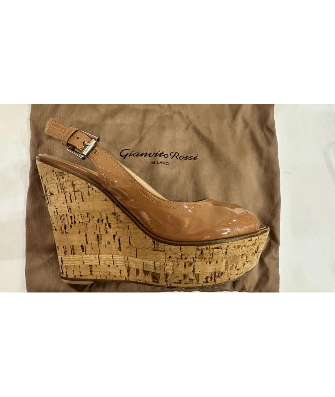 GIANVITO ROSSI Бежевые босоножки из лакированной кожи, фото 6