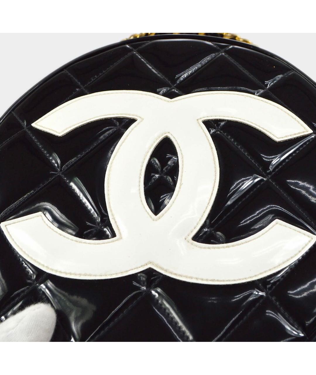CHANEL Черная сумка с короткими ручками из лакированной кожи, фото 2