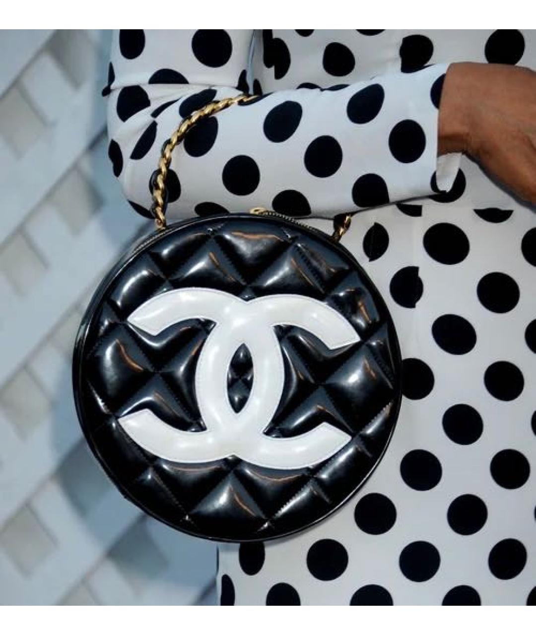 CHANEL Черная сумка с короткими ручками из лакированной кожи, фото 5