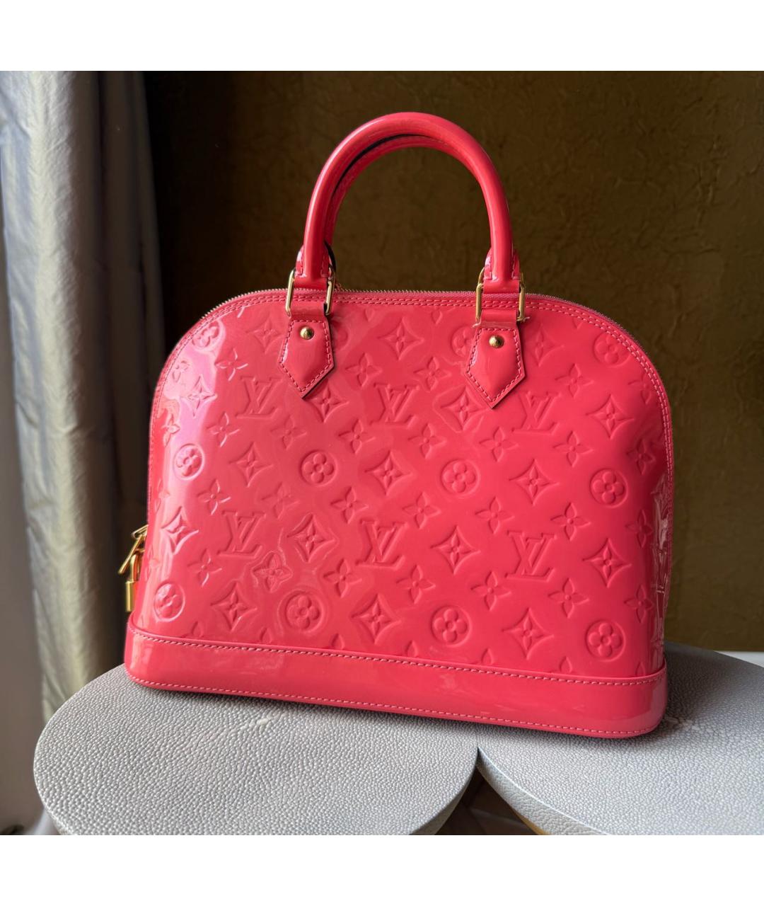 LOUIS VUITTON Коралловая сумка с короткими ручками из лакированной кожи, фото 3