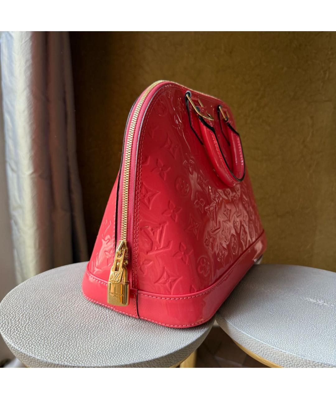 LOUIS VUITTON Коралловая сумка с короткими ручками из лакированной кожи, фото 2