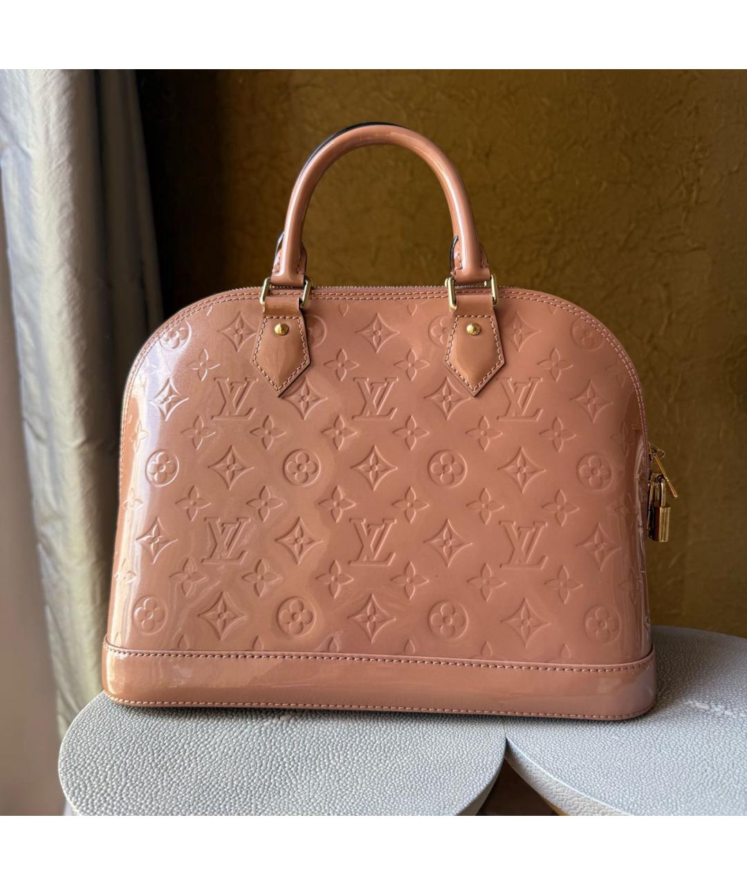 LOUIS VUITTON Бежевая сумка с короткими ручками из лакированной кожи, фото 3