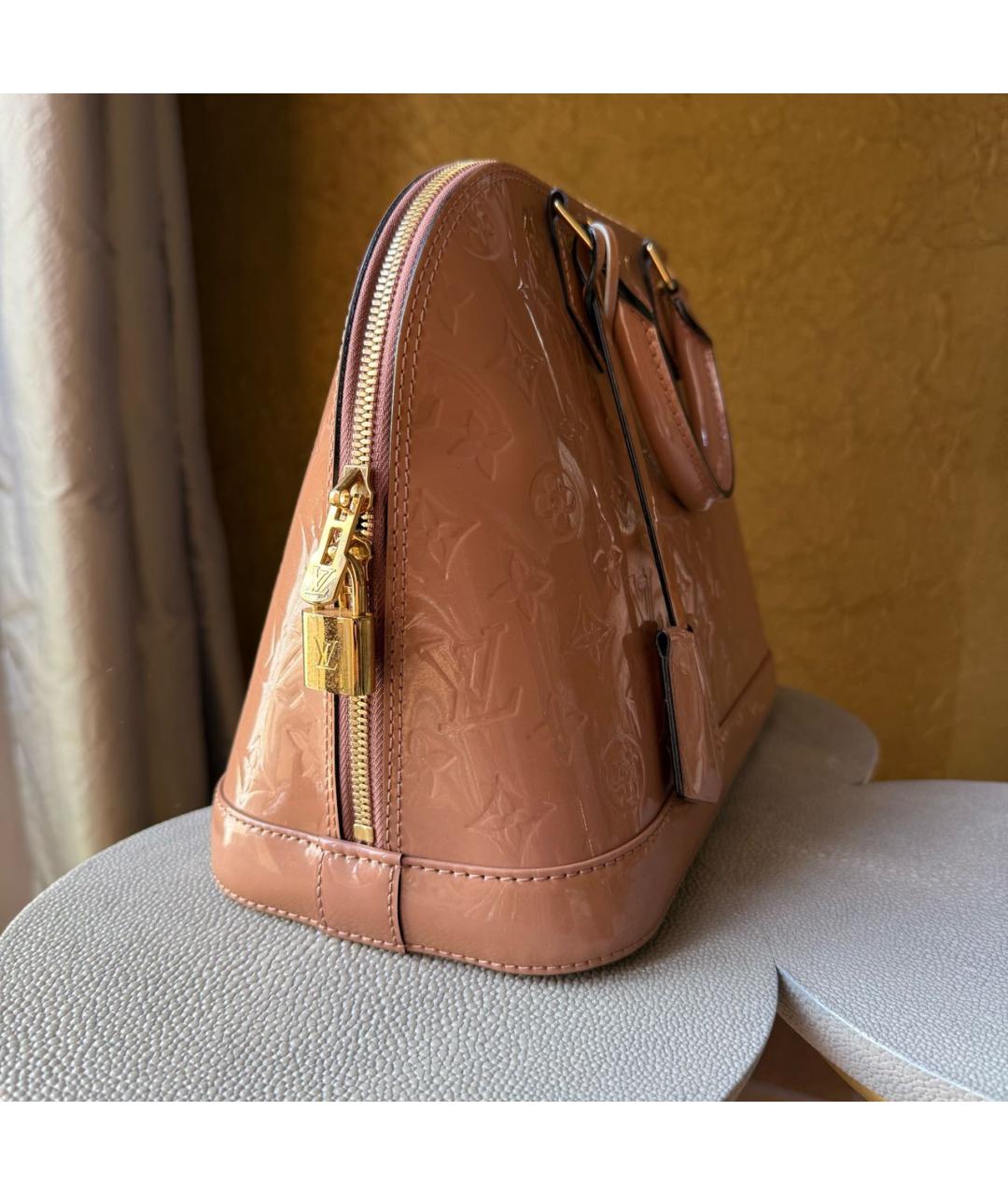 LOUIS VUITTON Бежевая сумка с короткими ручками из лакированной кожи, фото 2
