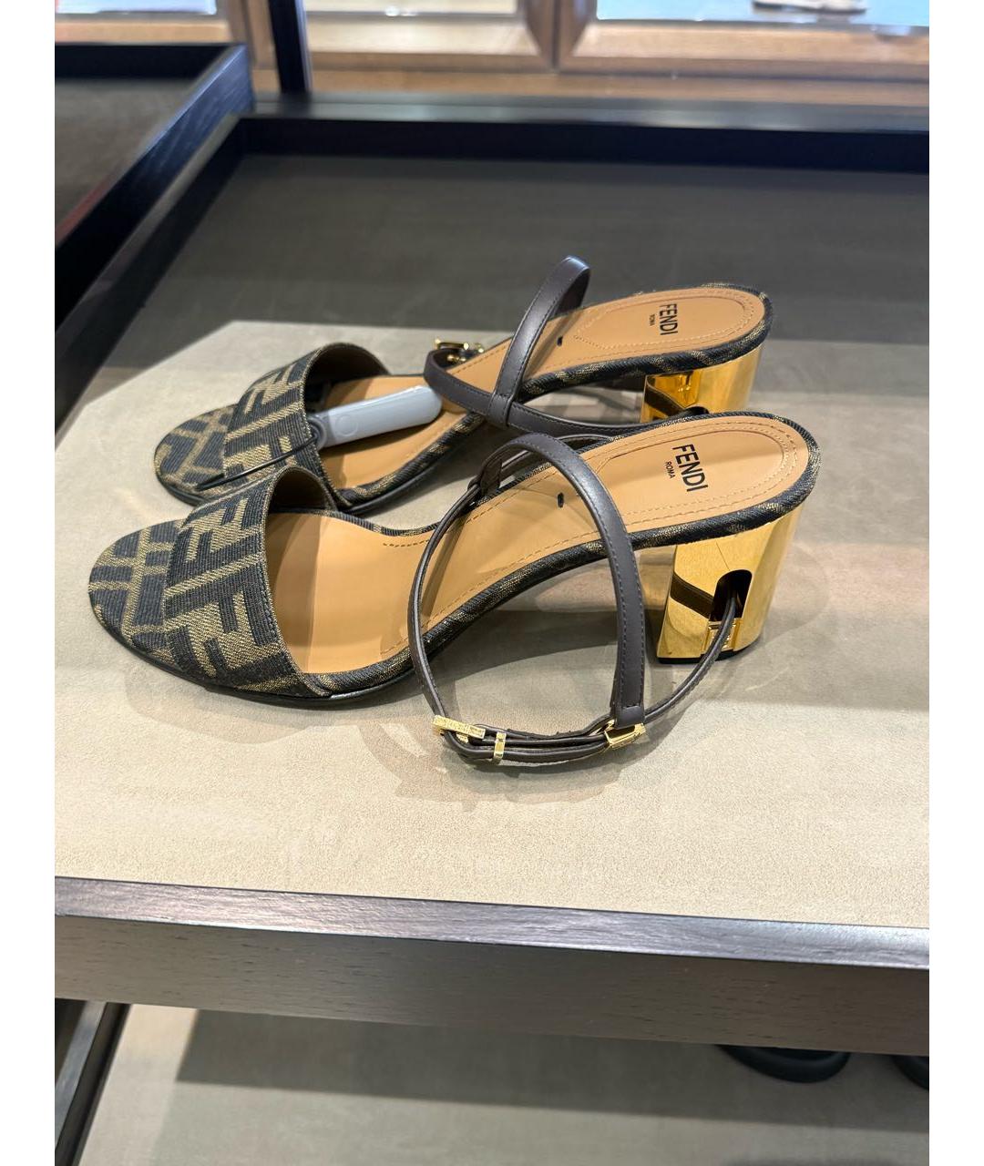 FENDI Коричневые кожаные босоножки, фото 3