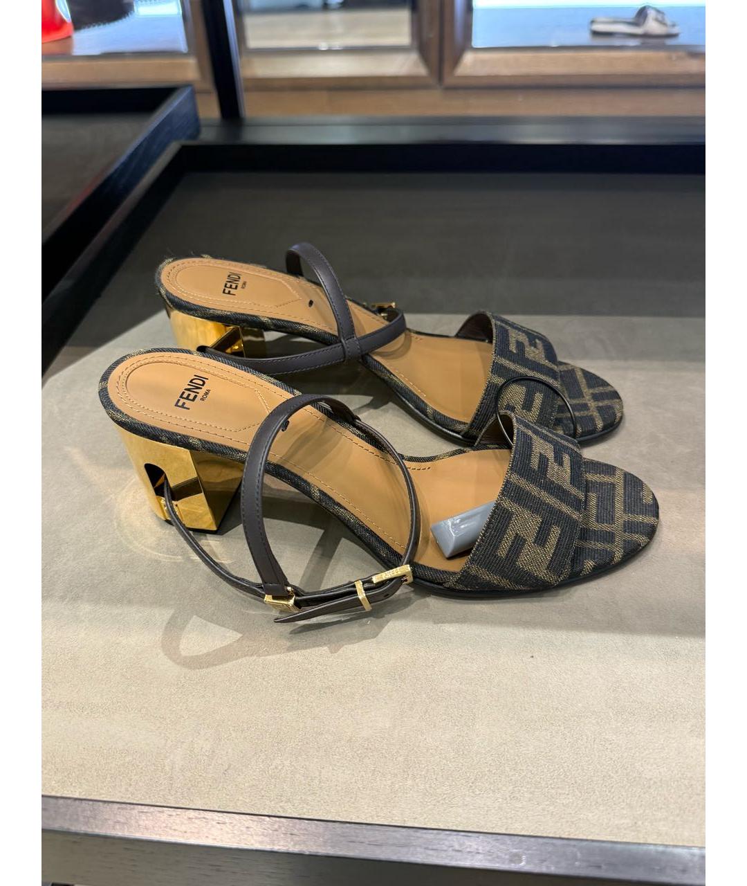 FENDI Коричневые кожаные босоножки, фото 2