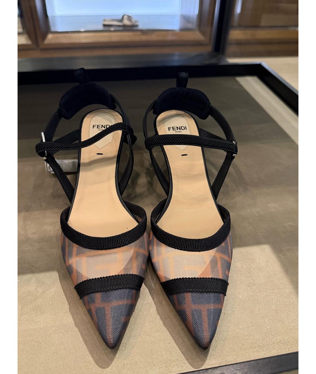 FENDI Черные кожаные босоножки, фото 5