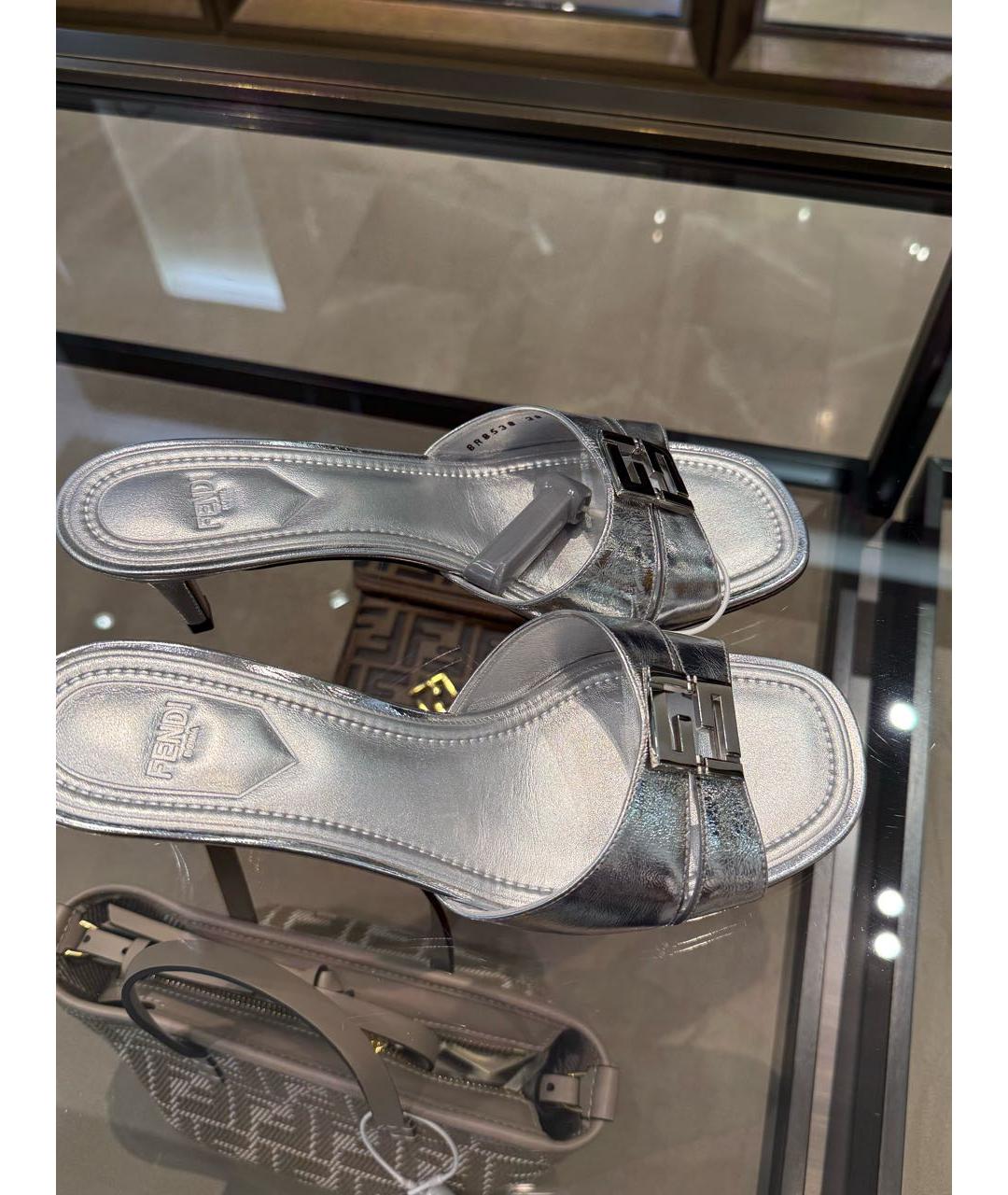 FENDI Серебряные кожаные мюли, фото 2