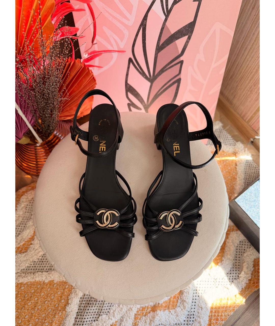 CHANEL Черные кожаные сандалии, фото 2