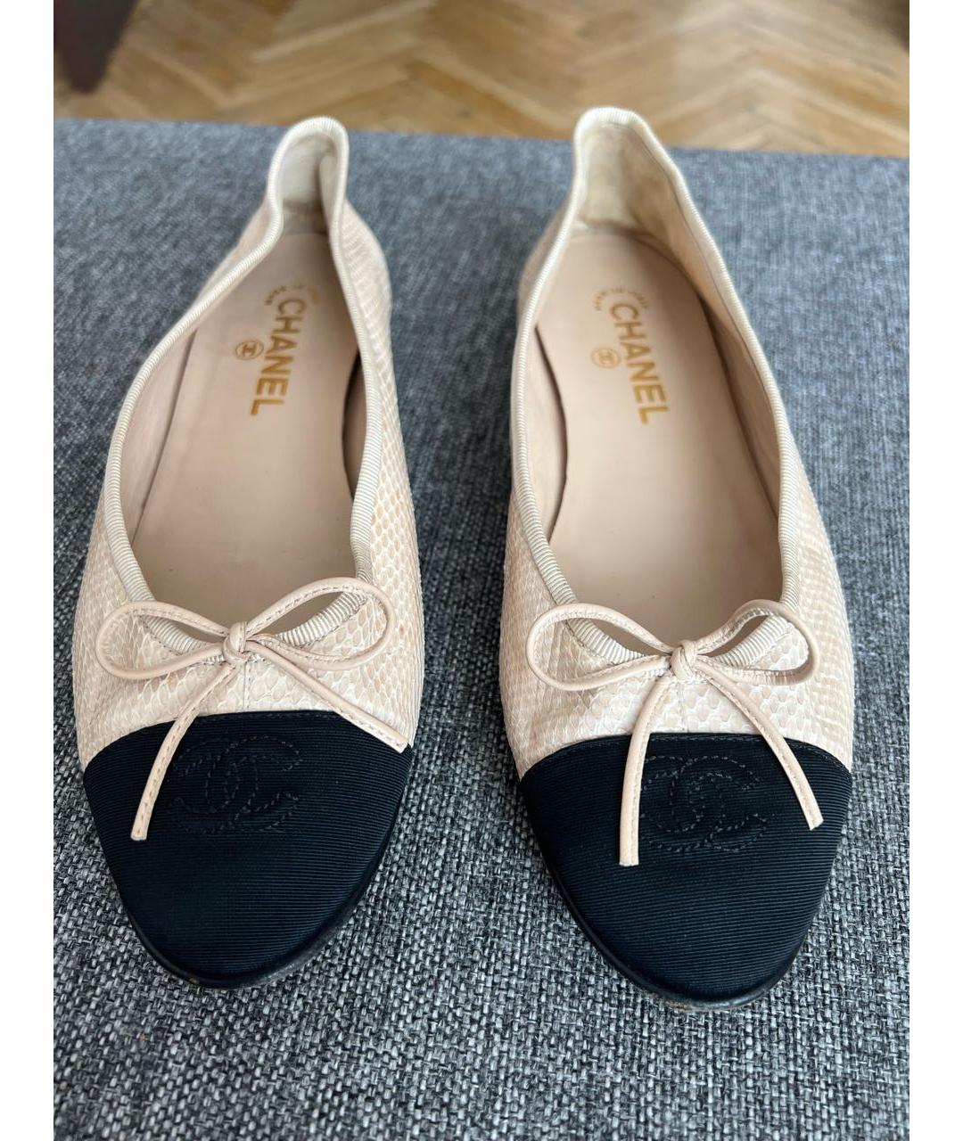CHANEL Бежевые балетки из экзотической кожи, фото 2