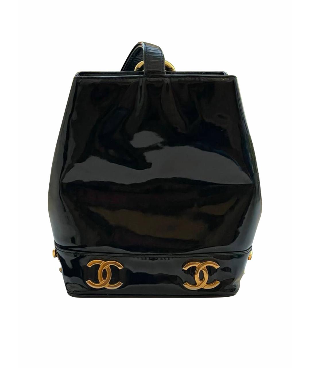 CHANEL Черная сумка через плечо из лакированной кожи, фото 1