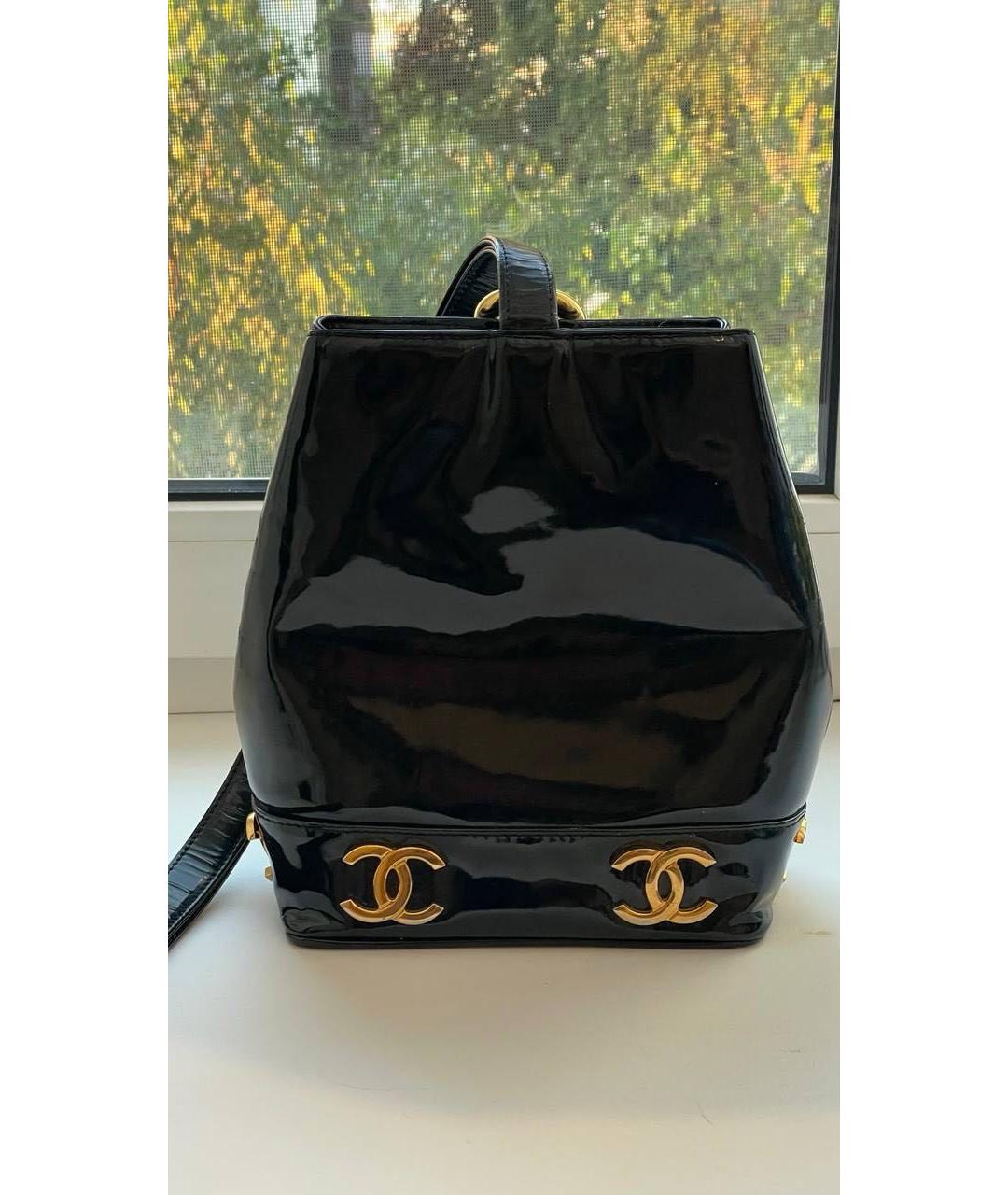 CHANEL Черная сумка через плечо из лакированной кожи, фото 8
