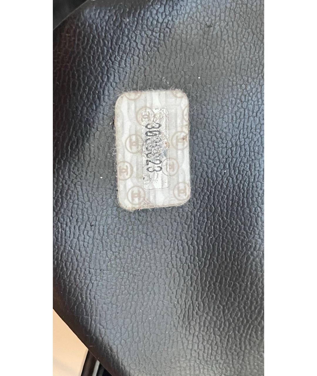 CHANEL Черная сумка через плечо из лакированной кожи, фото 5