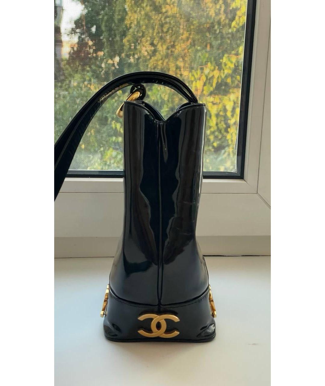 CHANEL Черная сумка через плечо из лакированной кожи, фото 3