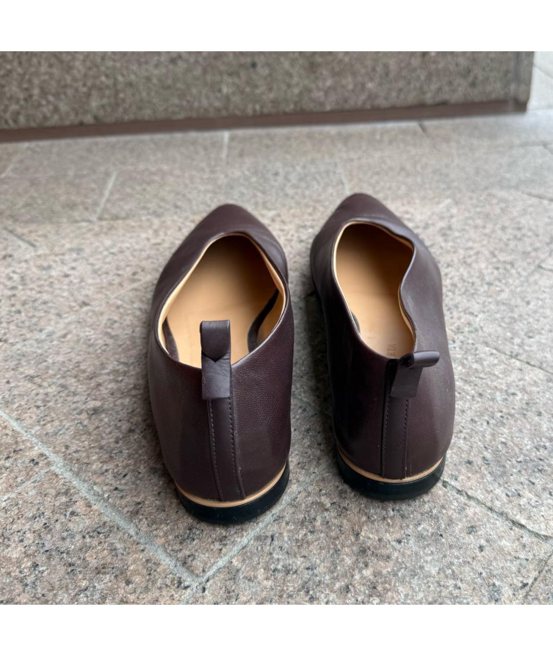 BOTTEGA VENETA Коричневые кожаные лодочки на низком каблуке, фото 3