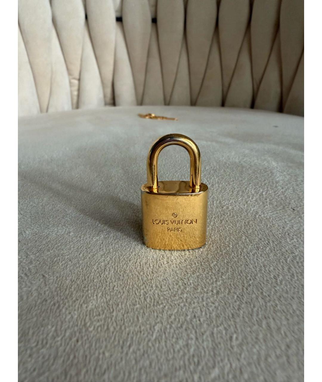 LOUIS VUITTON Золотой брелок, фото 5
