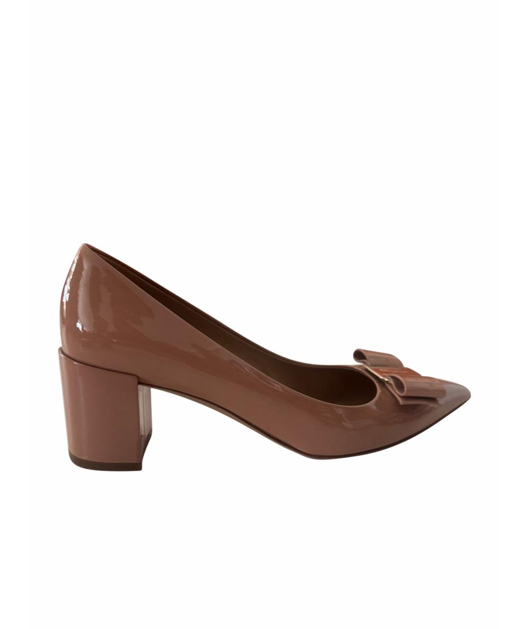 FERRAGAMO Бежевые туфли из лакированной кожи, фото 1