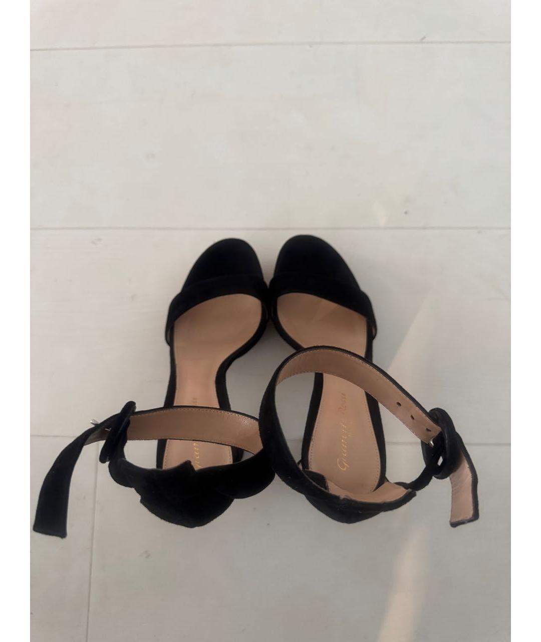 GIANVITO ROSSI Черные бархатные туфли, фото 3