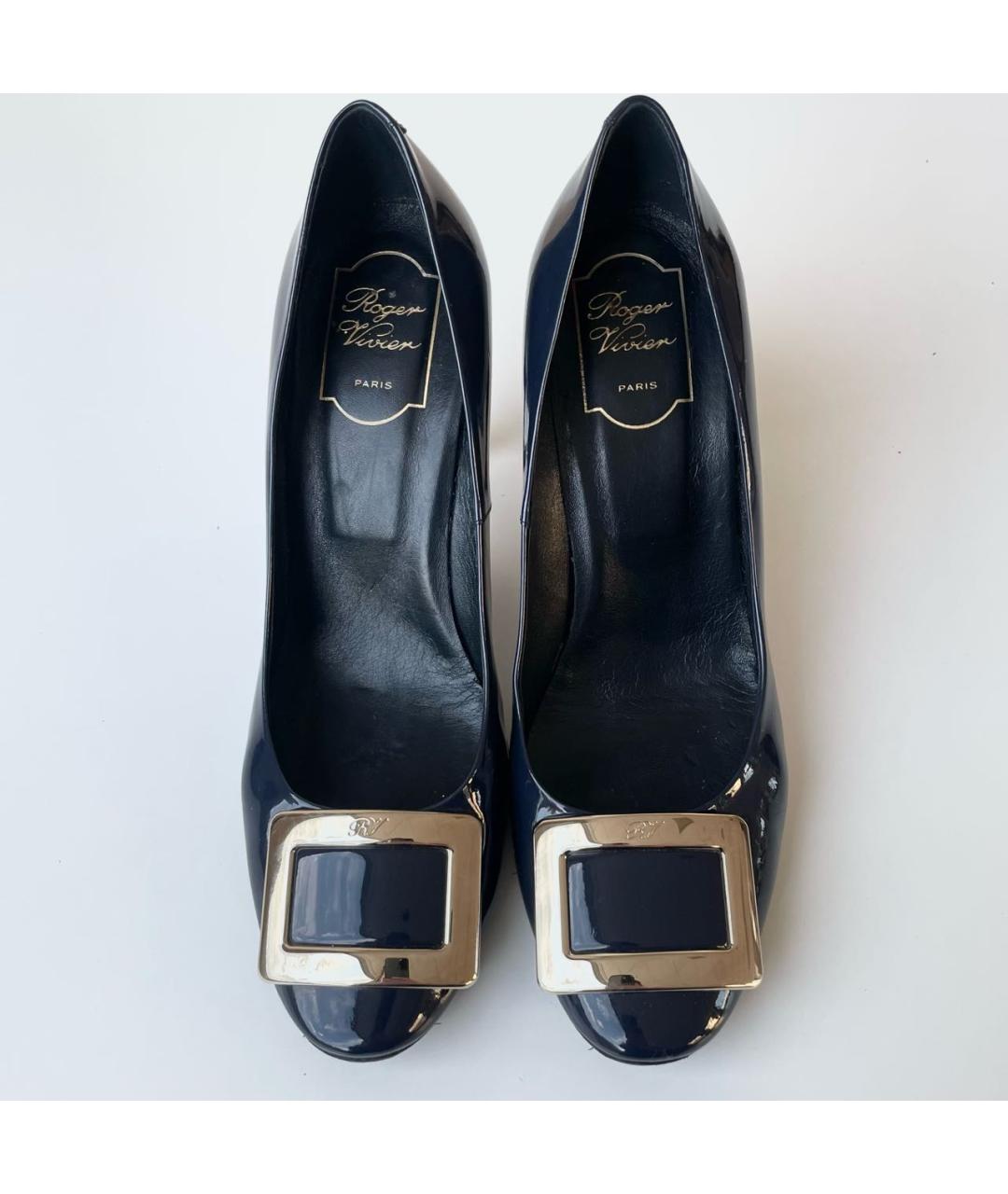 ROGER VIVIER Темно-синие туфли из лакированной кожи, фото 3