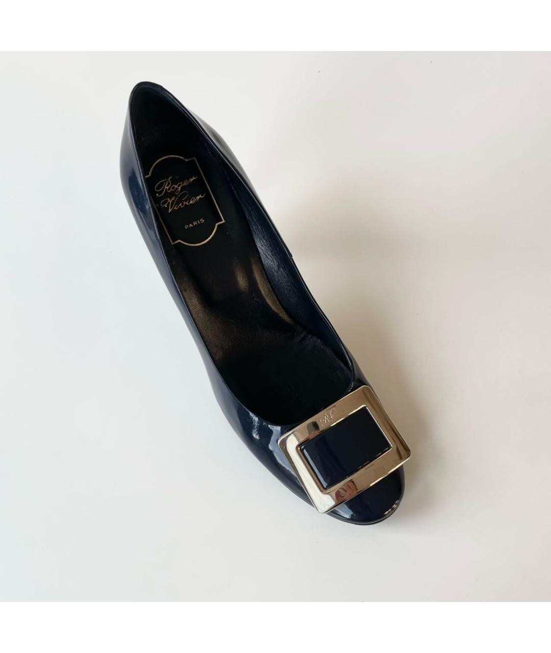 ROGER VIVIER Темно-синие туфли из лакированной кожи, фото 6