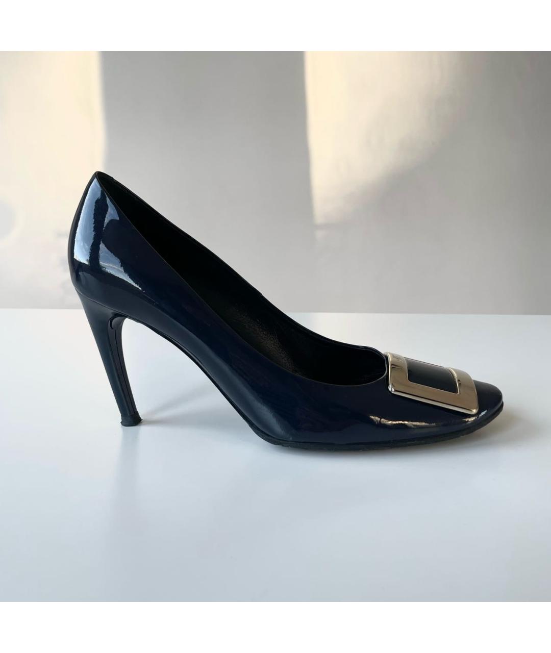 ROGER VIVIER Темно-синие туфли из лакированной кожи, фото 9