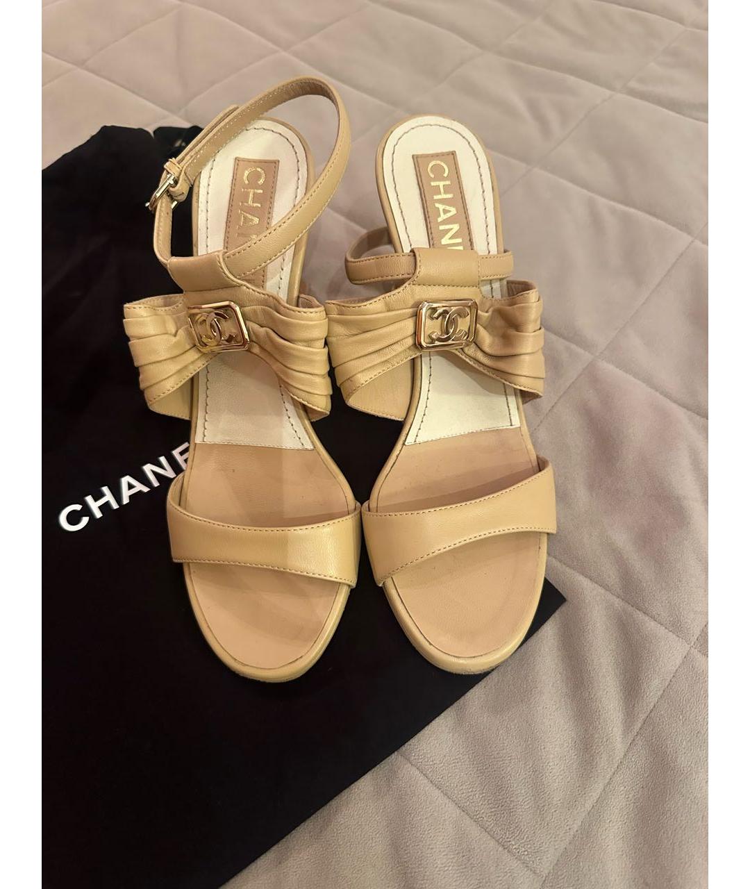 CHANEL Бежевые кожаные босоножки, фото 2