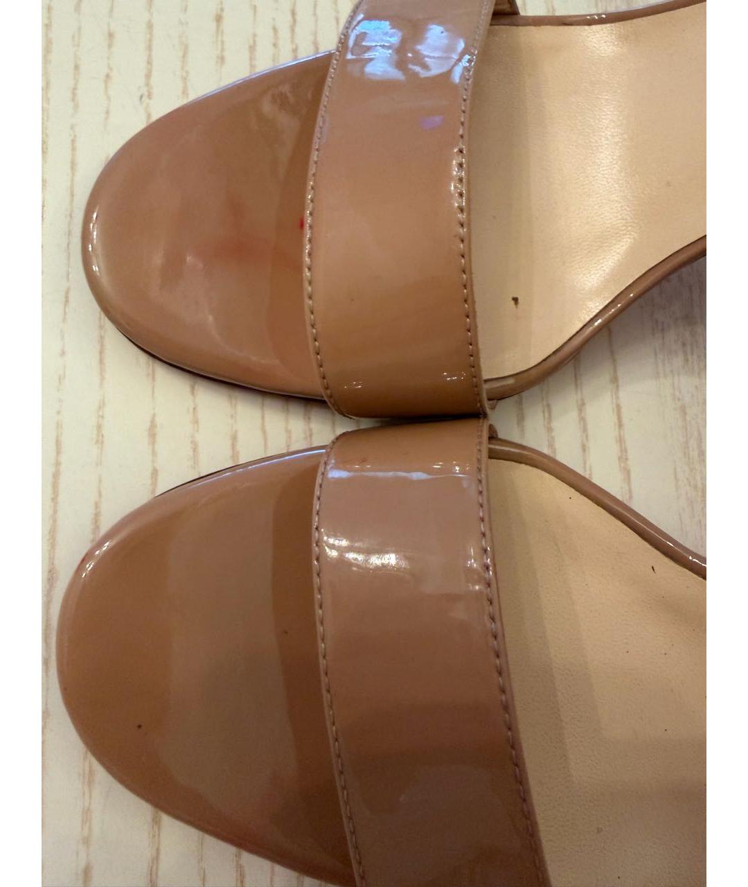 CHRISTIAN LOUBOUTIN Бежевые босоножки из лакированной кожи, фото 3