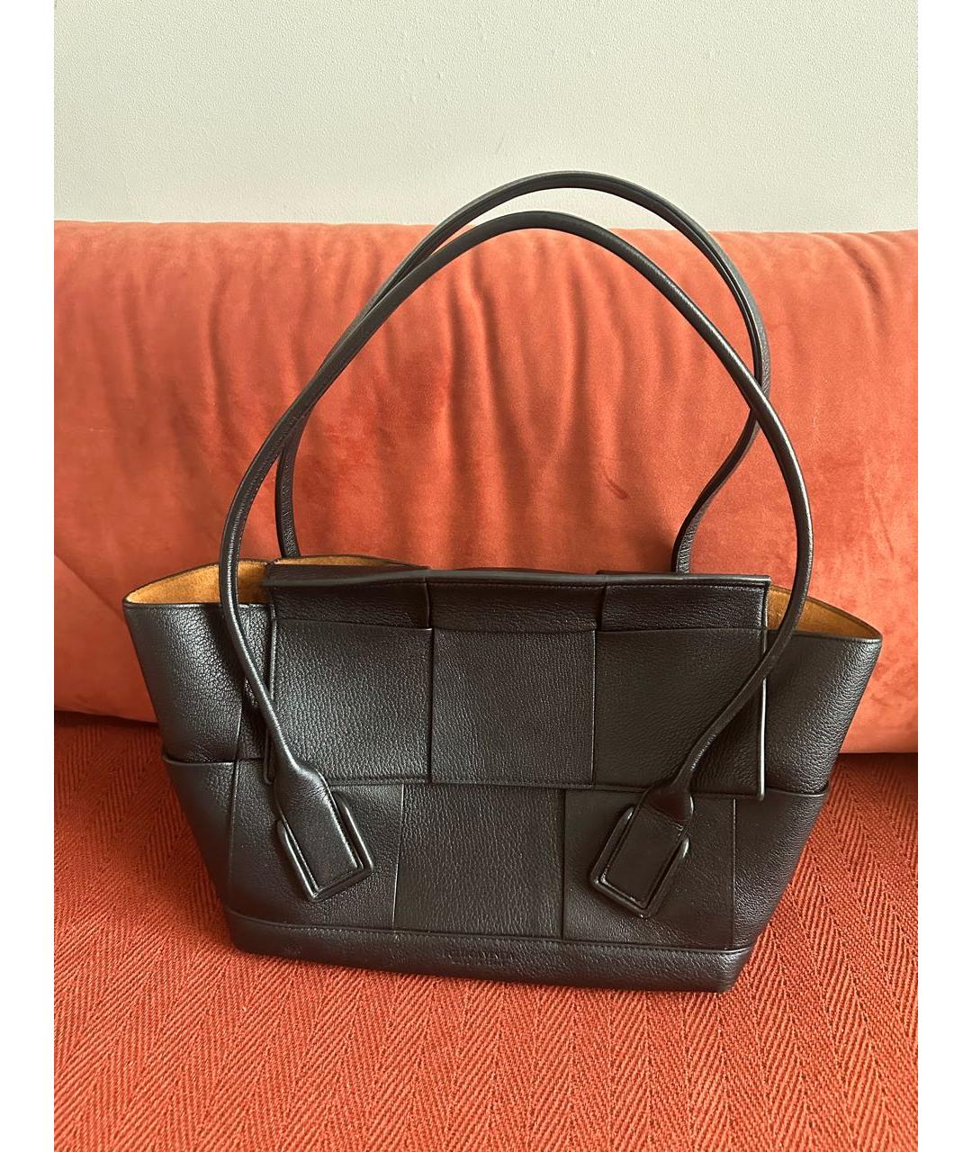 BOTTEGA VENETA Черная кожаная сумка тоут, фото 2
