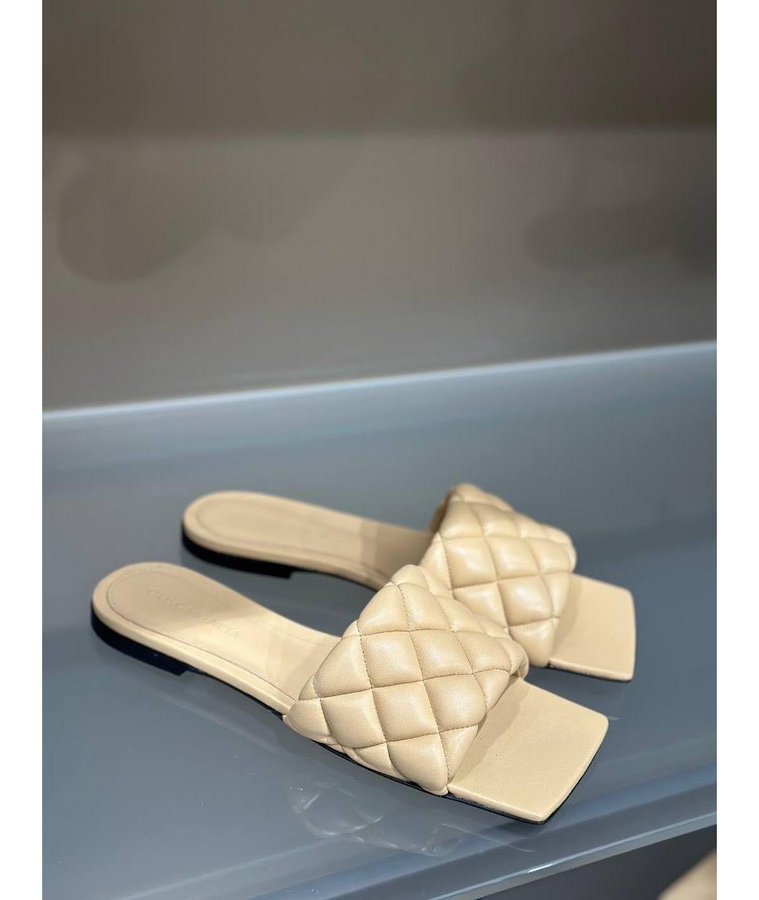 BOTTEGA VENETA Бежевые кожаные сандалии, фото 8