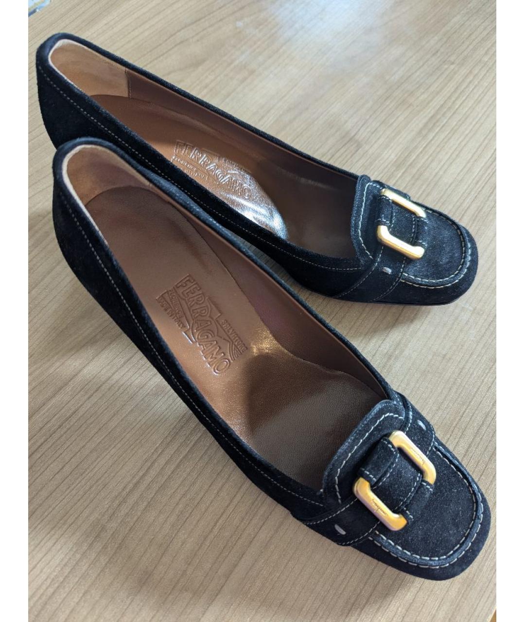 FERRAGAMO Черные замшевые туфли, фото 2