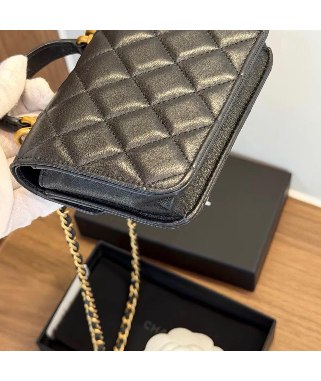 CHANEL Черная кожаная сумка с короткими ручками, фото 6