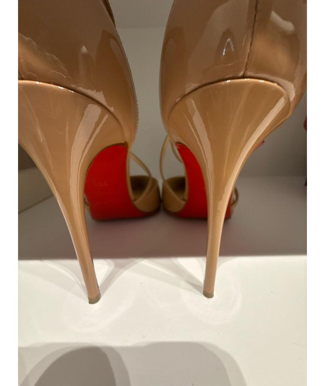 CHRISTIAN LOUBOUTIN Бежевые туфли из лакированной кожи, фото 7