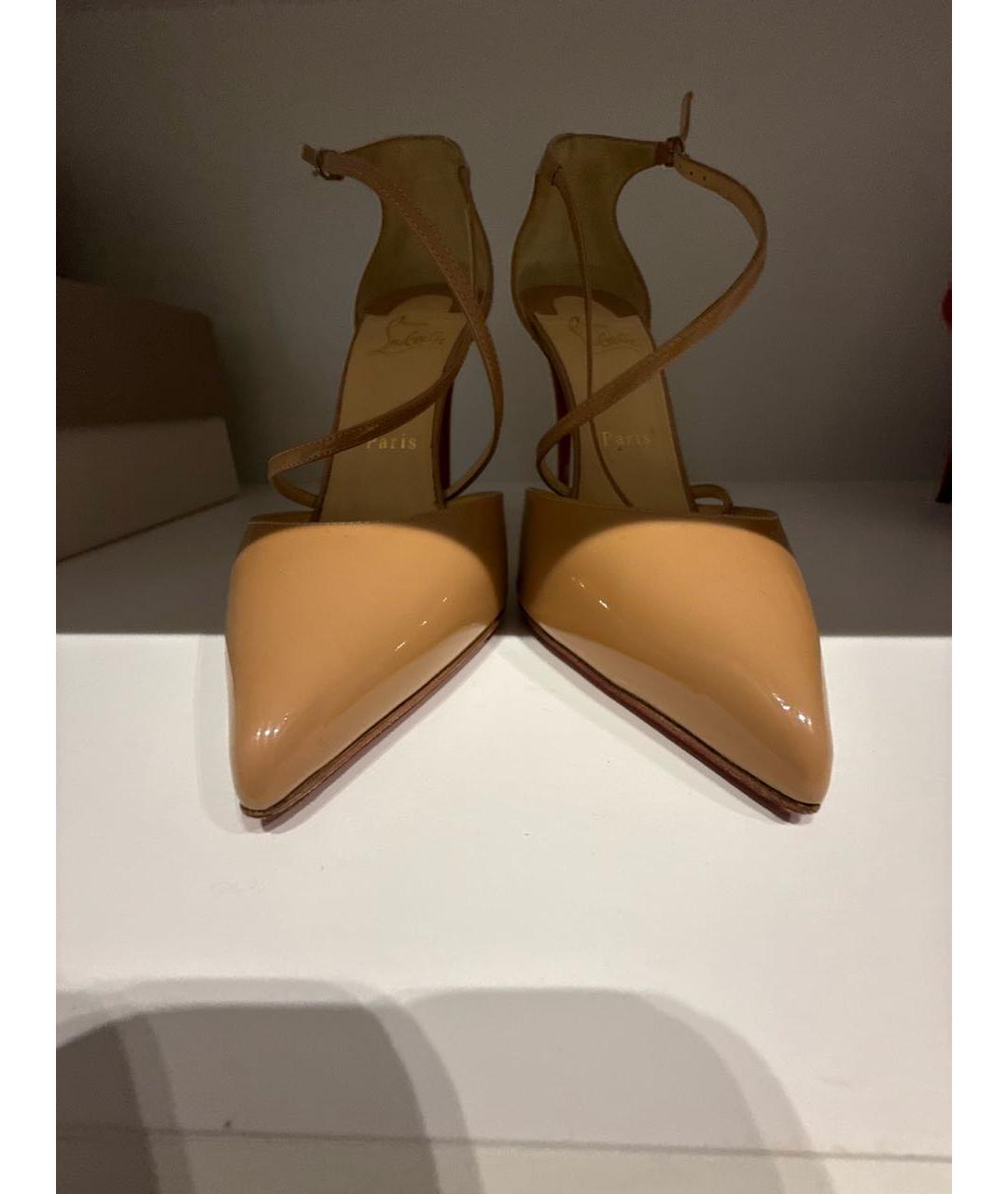 CHRISTIAN LOUBOUTIN Бежевые туфли из лакированной кожи, фото 5