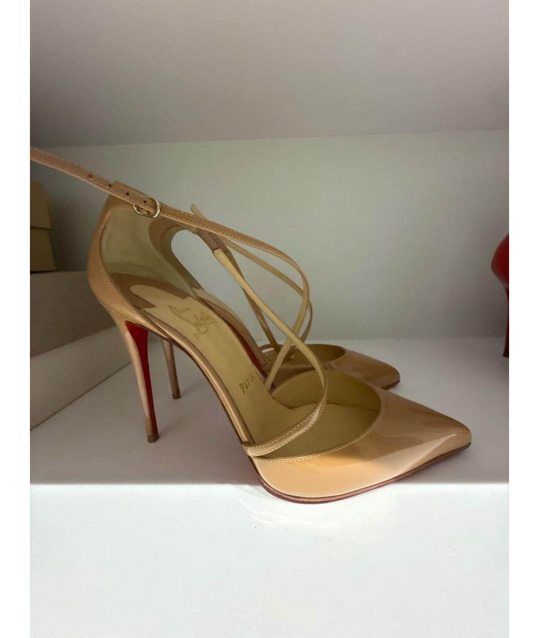 CHRISTIAN LOUBOUTIN Бежевые туфли из лакированной кожи, фото 6