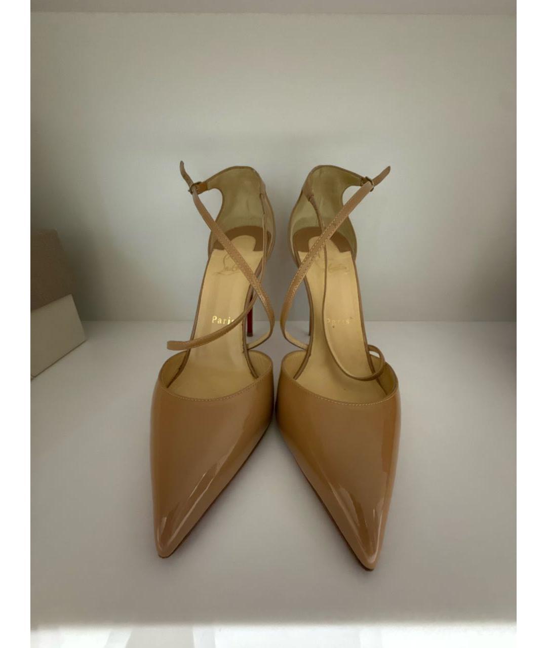 CHRISTIAN LOUBOUTIN Бежевые туфли из лакированной кожи, фото 2