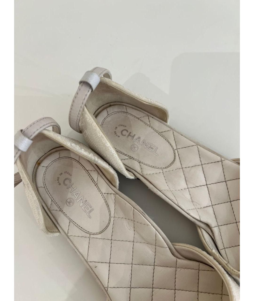 CHANEL Белые лодочки на низком каблуке, фото 7