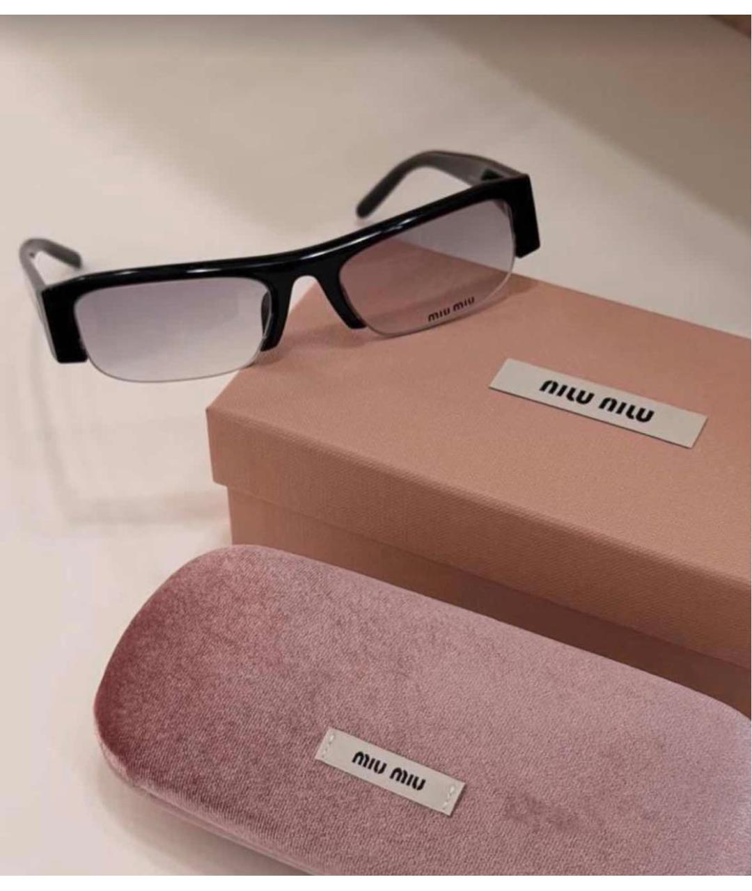 MIU MIU Черные пластиковые солнцезащитные очки, фото 4