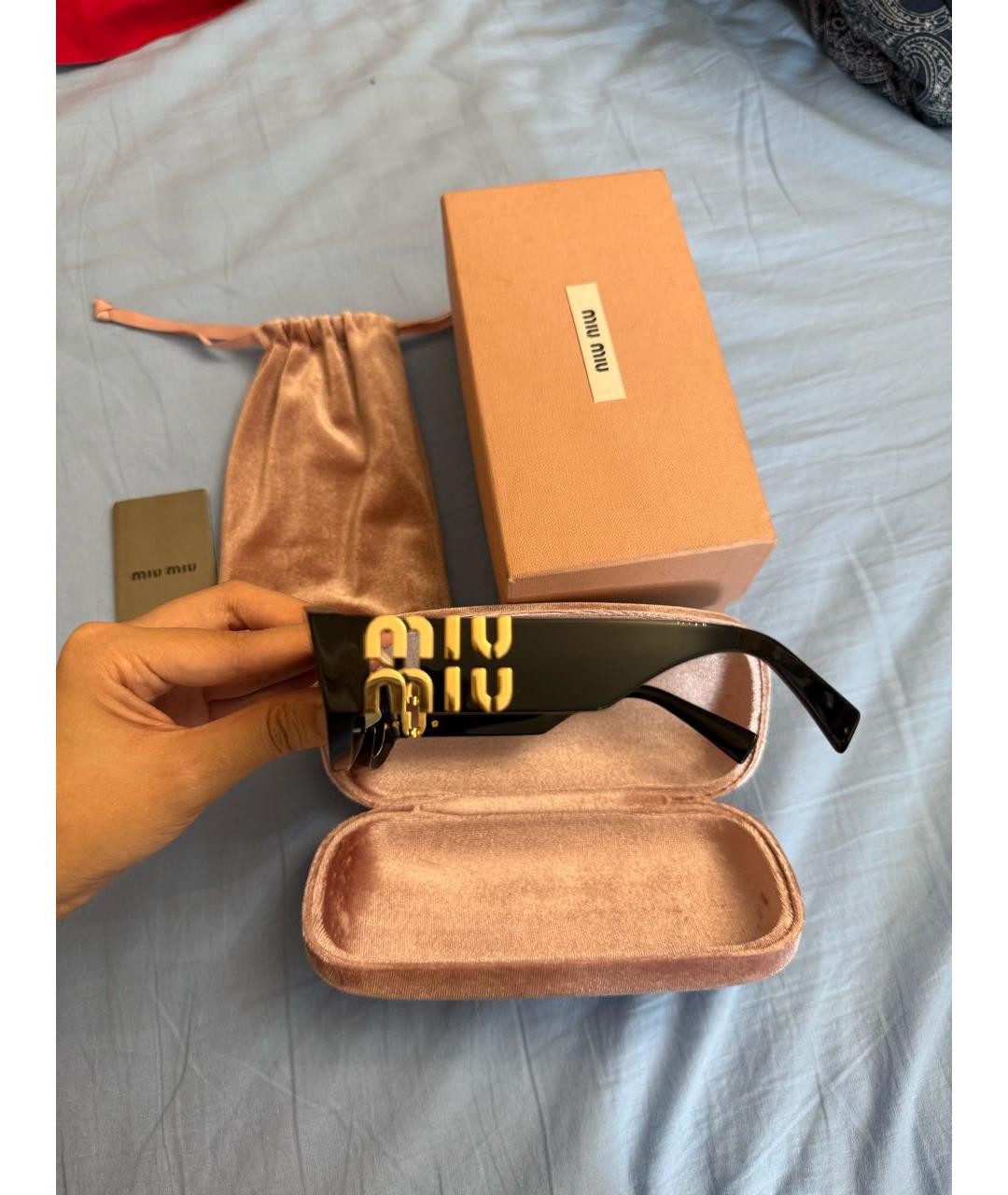MIU MIU Черные пластиковые солнцезащитные очки, фото 4