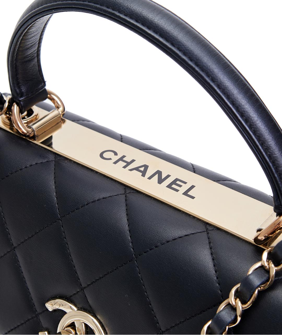 CHANEL Черная кожаная сумка с короткими ручками, фото 5