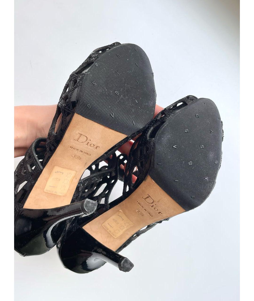 CHRISTIAN DIOR Черные босоножки из лакированной кожи, фото 8
