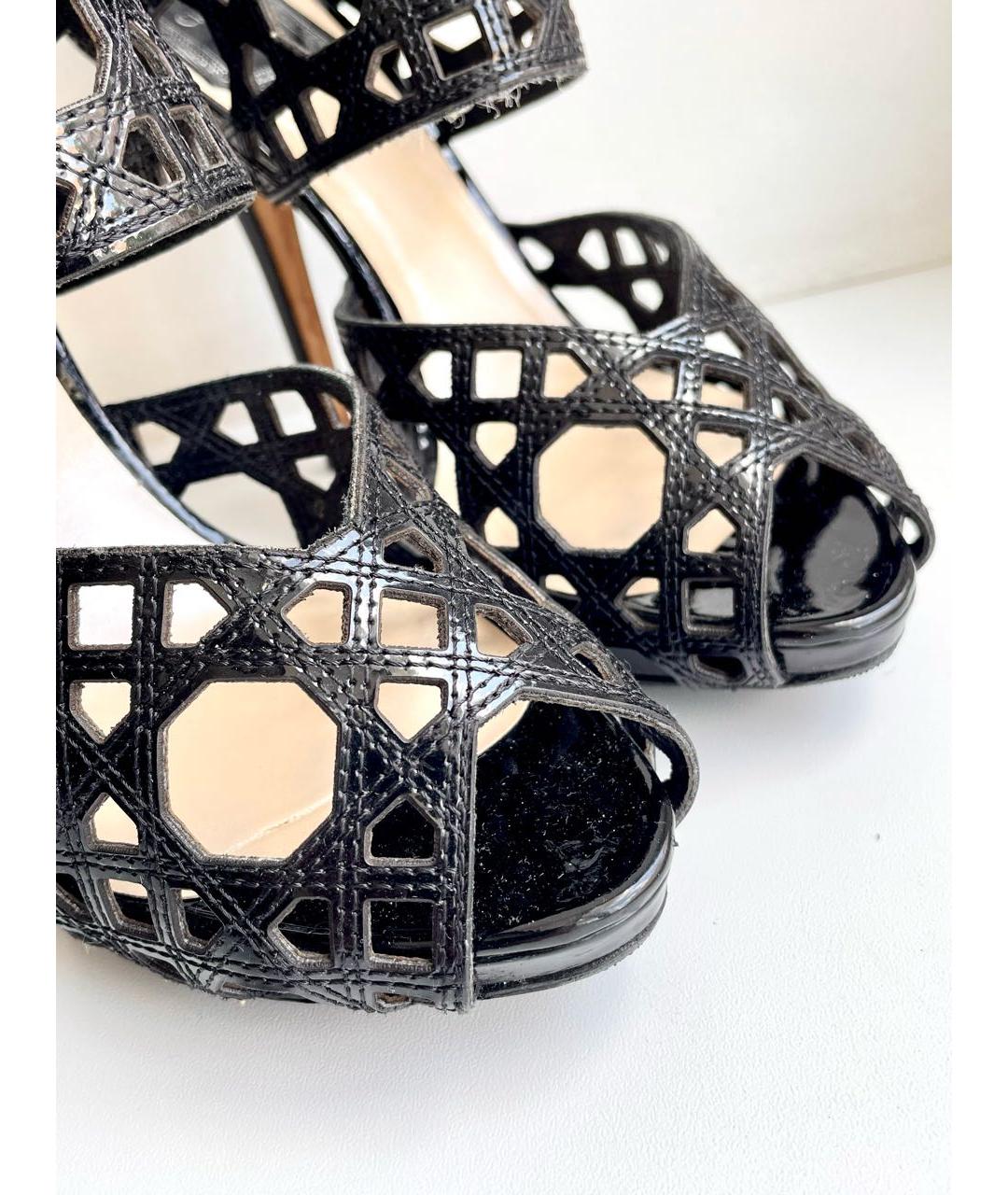 CHRISTIAN DIOR Черные босоножки из лакированной кожи, фото 5
