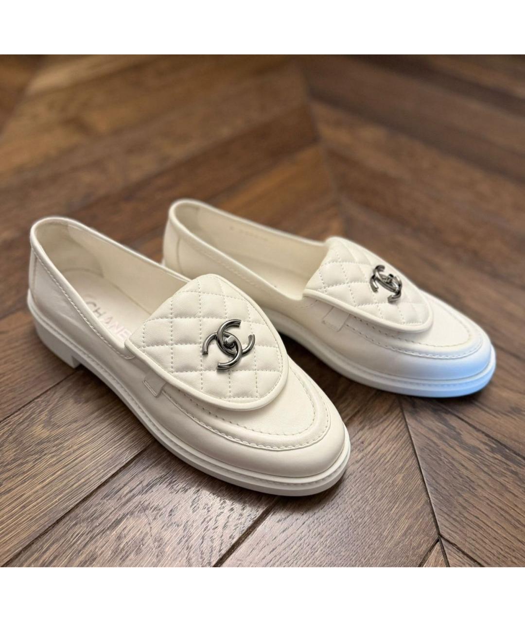 CHANEL Белые кожаные лоферы, фото 4