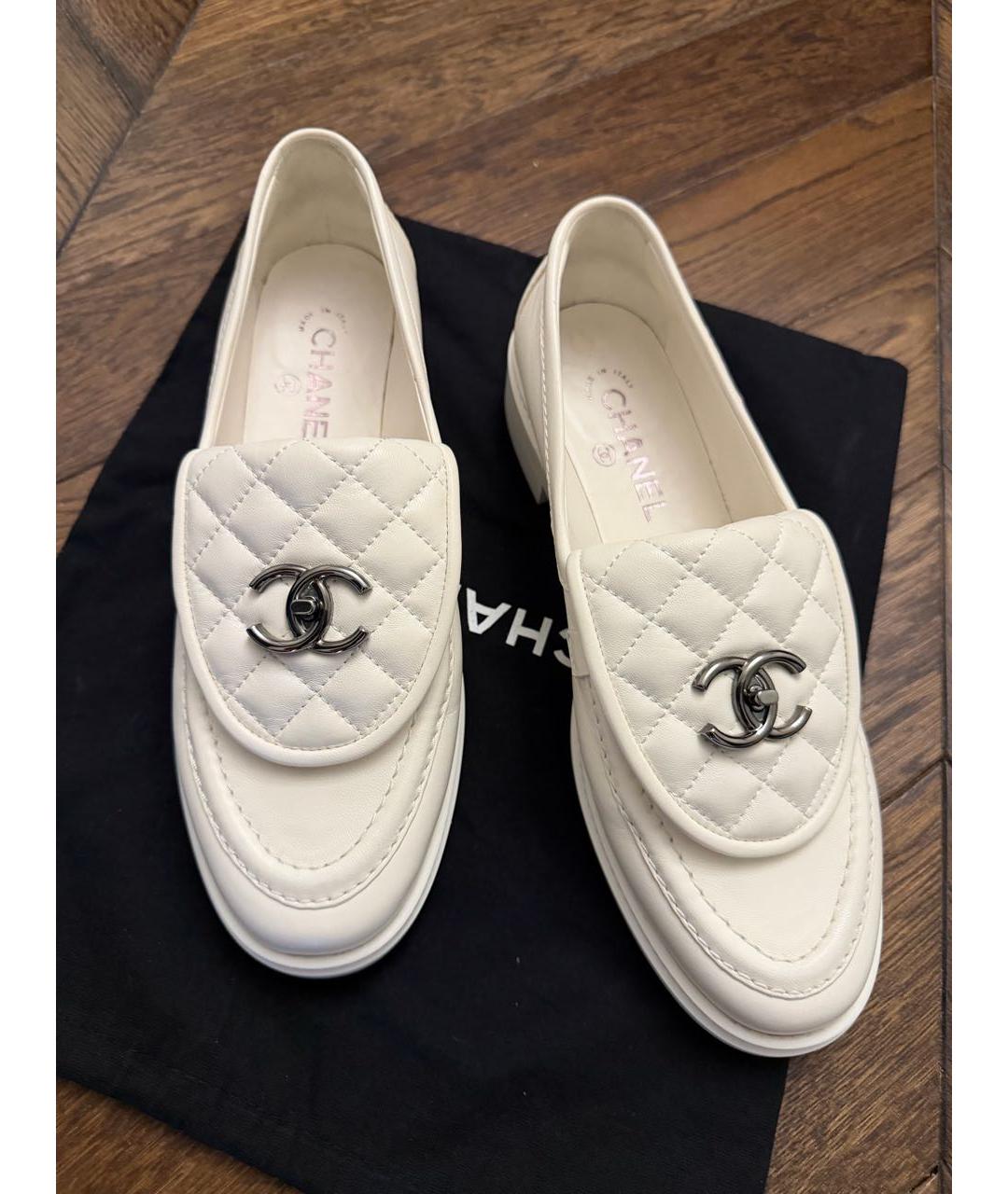 CHANEL Белые кожаные лоферы, фото 2