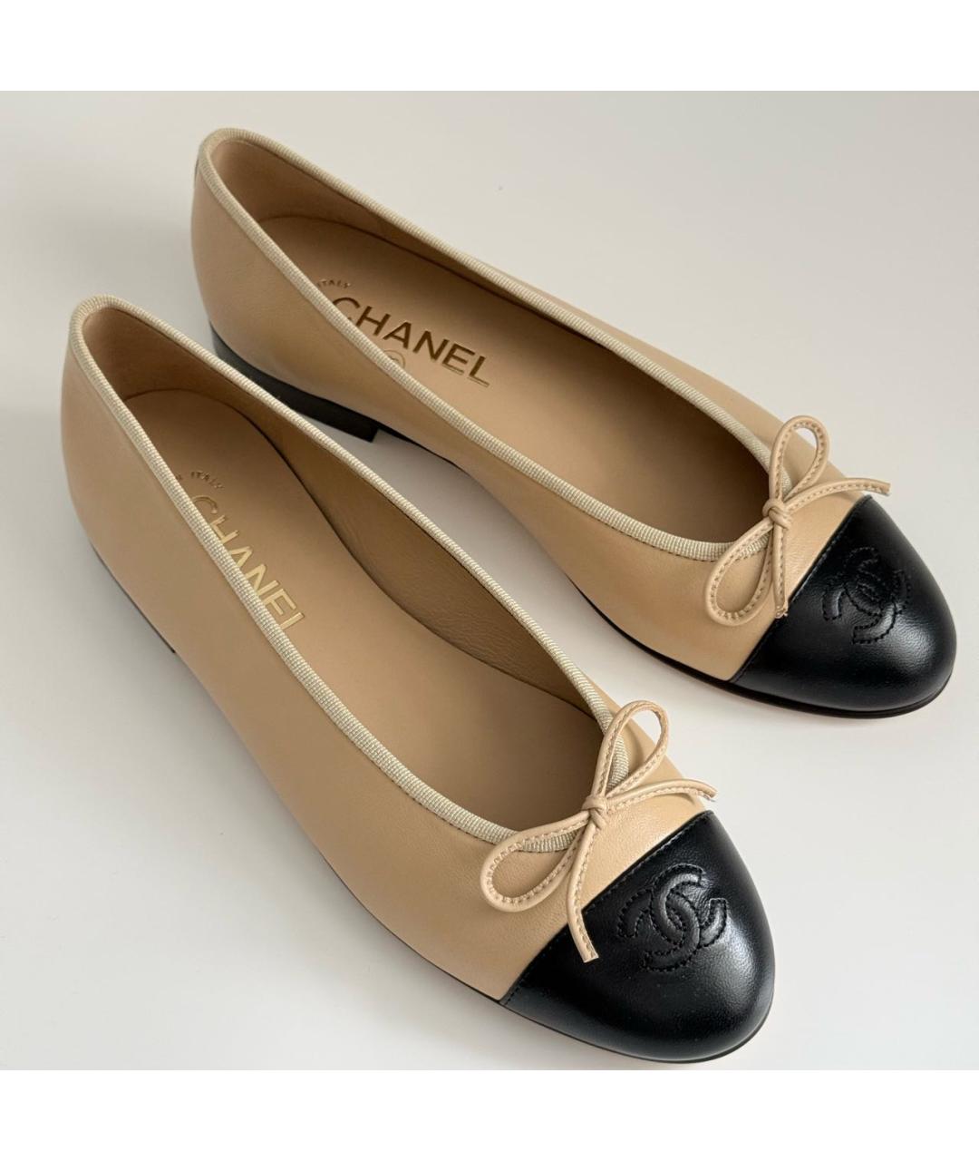 CHANEL Бежевые кожаные лодочки на низком каблуке, фото 2